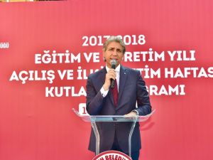 Fatih Belediyesi’nden öğrencilere çanta ve kırtasiye seti