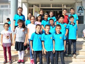 Ödemişli üçüzler yeni eğitim yılında aynı sınıfta eğitime başladı