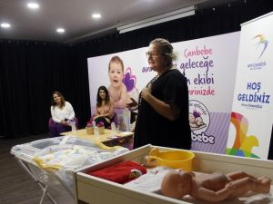 Bebeklerde yanlış beslenmeye dikkat