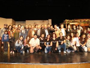 Efeler Belediyesi tiyatro tutkunlarını bekliyor