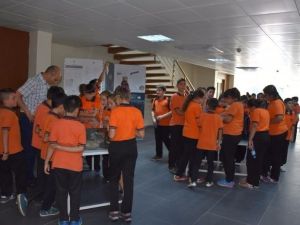 Öğrenciler tarihe ışık tutan sergiye akın ediyor