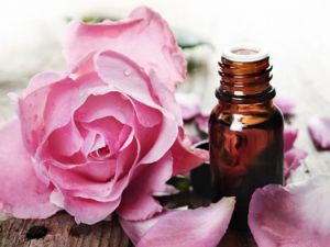 Ciltte gül suyu önerisi