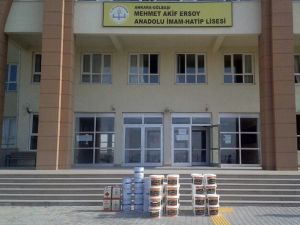 Gölbaşı Belediyesinden okullara boya desteği