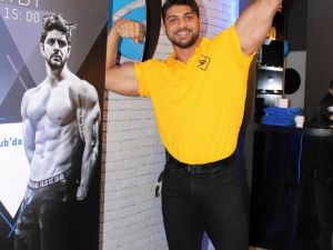 KKTC erkek güzeli ve ünlülerin fitness eğitmeni Sami Hamidi, Kayseri’de