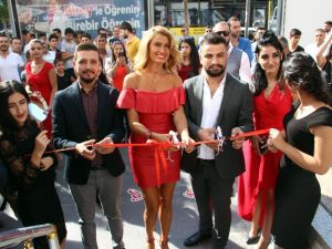 Manken Özay’dan Doğu ve Güneydoğu çağrısı