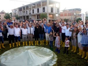 Başkan Ergün ve ünlü sanatçılar birlikte üzüm ezdi