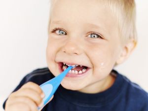 Çocuklarda okul öncesi diş çürüklerine karşı fissür önlemi