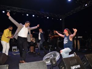 Ünlü sanatçılar Sarıgöl’de sahne aldı