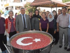 Kız Meslek Lisesi öğrencilerinden ay-yıldızlı aşure