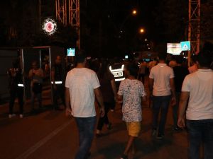 30 bin kişilik Hadise konserinde yoğun güvenlik önlemlerine rağmen kavgalar eksik olmadı