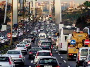 Haftada 9 saat trafikte geçiyor
