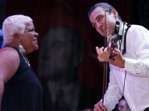 Konak’ta ‘Bi Dünya Ses’ yankılandı