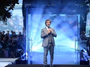 Vakko’nun Sonbahar/ Kış koleksiyonu İstanbul’da beğeni topladı