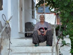 Yaşlı yüreklerin hem sağlıklarına hem de evlerine bakım yapıyorlar