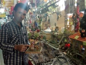 Tarihi eserlerin minyatürlerini yapıyor