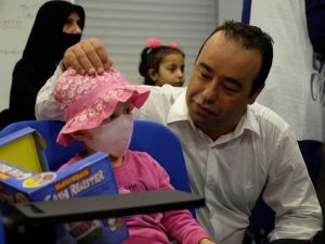 BMS çalışanları kanser hastası çocukları ziyaret etti