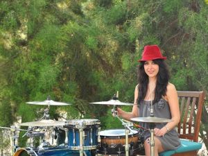 Hem doktor hem şarkıcı