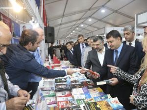 İstanbul Valisi Vasip Şahin’den fuara ziyaret