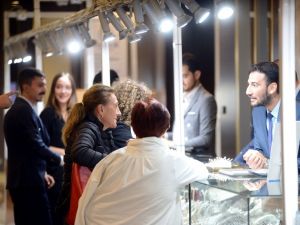 Mücevherseverler beklediği fırsat günlerini başladı