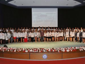 Diş Hekimliği Fakültesinde beyaz önlük giyme töreni yapıldı