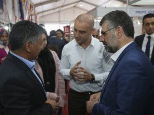 3’üncü Sultanbeyli Kitap Fuarı’nda Demet Tezcan ve Selman Öğüt söyleşi gerçekleştirdi