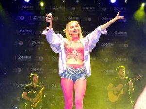 Aleyna Tilki konseri şehitler nedeniyle ertelendi