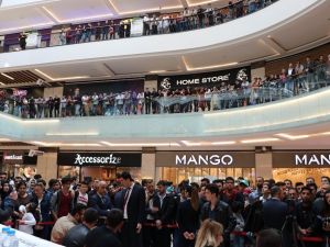 Necati Şaşmaz’a Konya’da yoğun ilgi