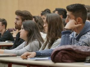 ABD ile askıya alınan vizeler Türk öğrencileri de etkileyecek