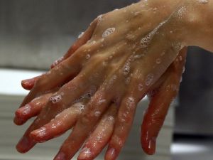 Soğuktan değil kirli ellerden korkun