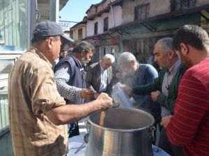 Çarşı esnafından aşure etkinliği