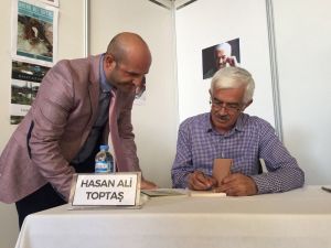 Hasan Ali Toptaş kitapseverlerle buluştu