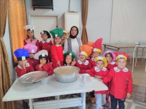 Minik aşçıların aşure denemesi