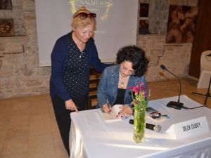 Yazar Dilek Qudey, Kuşadası’nda okurlarıyla buluştu