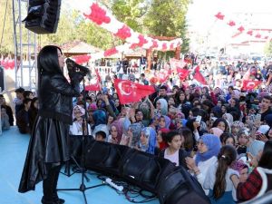 Niran Ünsal Çekerek’te konser verdi