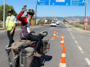Aşk acısını unutmak için 6 aydır pedal çeviriyor