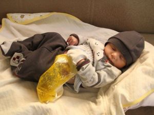 Eve gönderilen bebeğin makatının kapalı olduğu 3 gün sonra fark edildi