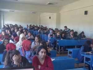 Üniversite öğrencilerine ’trafik adabı’ konulu konferans