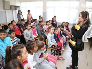 Konak’ta okulda tiyatro keyfi başladı