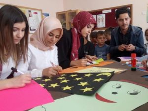 Üniversite öğrencileri, ’minik kalplere ses ver’di