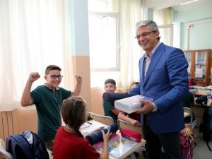 Eğitim setleri Karşıyaka Belediyesi’nden