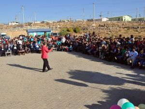 Midyat’ta bulunan sığınmacılar konserde gönüllerince eğlendi