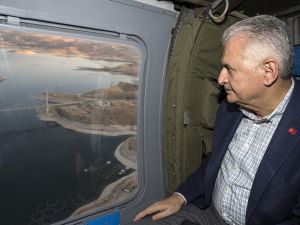 Başbakan Yıldırım Karamağra Köprüsü’nde makam aracını kullandı