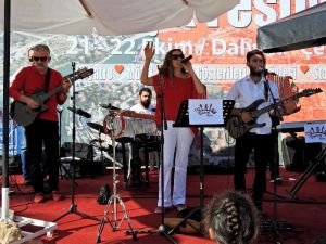 Aşk Festivali renkli görüntülerle sona erdi