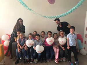 Lösemili çocuklar doğum günü partisinde doyasıya eğlendi