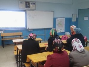 Velilere ’aile içi iletişim ve çocuğa yaklaşım’ eğitimi