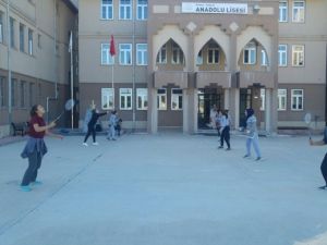Lise öğrencilerine Badminton ve Masa Tenisi Kursu