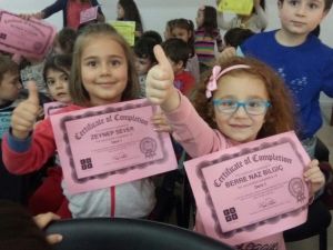 4 yaşındaki çocuklar okuma yazma öğrenmeden kodlamayı öğreniyor