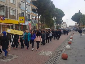 Kula’da öğrenciler sağlıklı yaşam için yürüdü