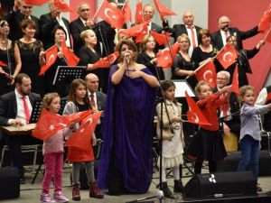Manisa Büyükşehir TSM Korosunun Cumhuriyet Konseri büyüledi