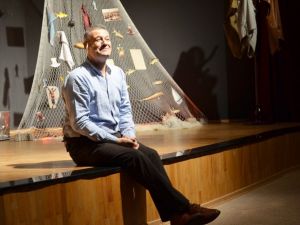 Usta oyunca Levent Üzümcü tek kişilik oyunuyla Didimlilerle buluştu